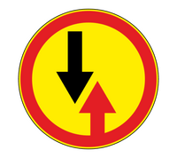 Знак 2.6 Преимущество встречного движения (Временный)